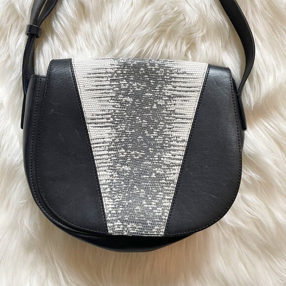 Vince Black White Modern V Python Embossed Leather Crossbody Purse Bag - Picture 3 of 9